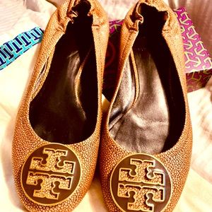 Tory Burch logo flats!